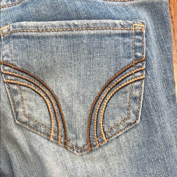 Light Wash Hollister Jeans - Picture 5 of 6